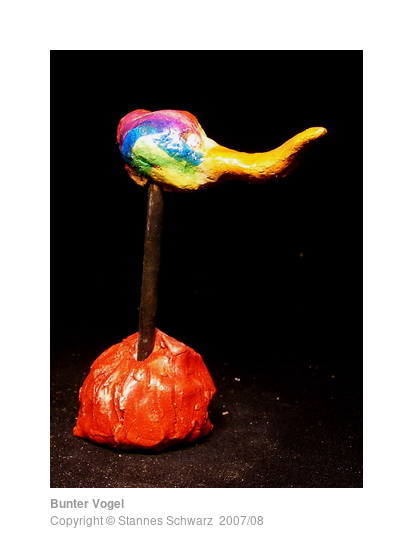 Bunte Rüsselfigur aus Ton von einer 4. Klässlerin