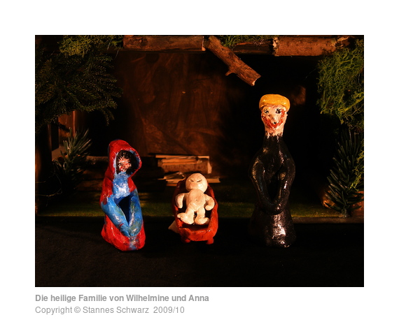 Tonfiguren der heiligen Familie, modelliert von 6. Klässlern